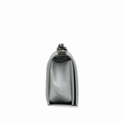 Chanel Medium Metallic Boy Flap (SHG-xCkeOz)