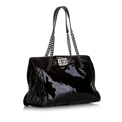 Chanel Patent Boy Reverso Shopping Tote (SHG-hSjbqX)