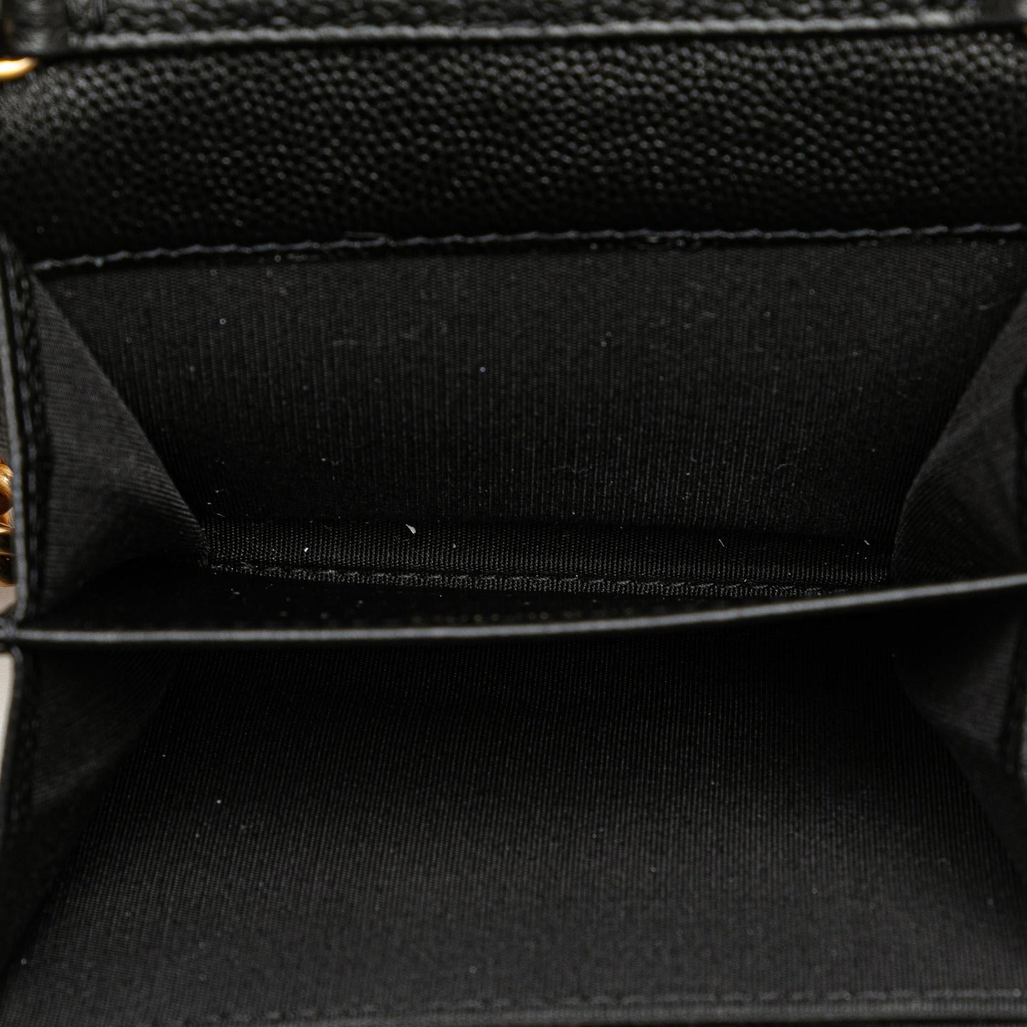 Chanel Quilted Caviar Boy Card Holder with Chain (SHG-VMUxwq)