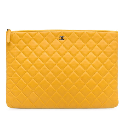 Chanel Quilted Lambskin O Case Clutch (SHG-d1f50a)