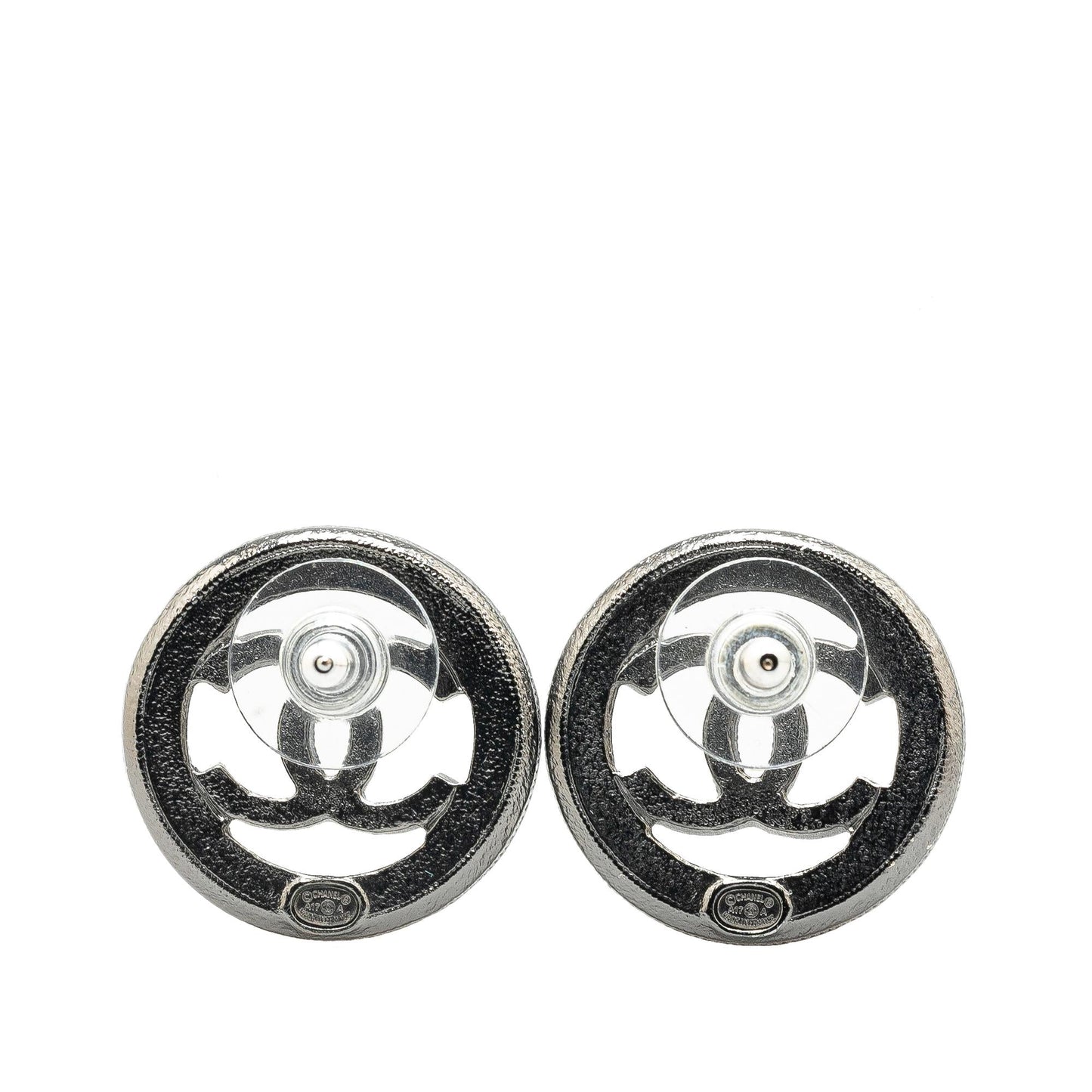 Chanel Ruthenium Pearl CC Round Push Back Earrings (SHG-Y0WMQt)