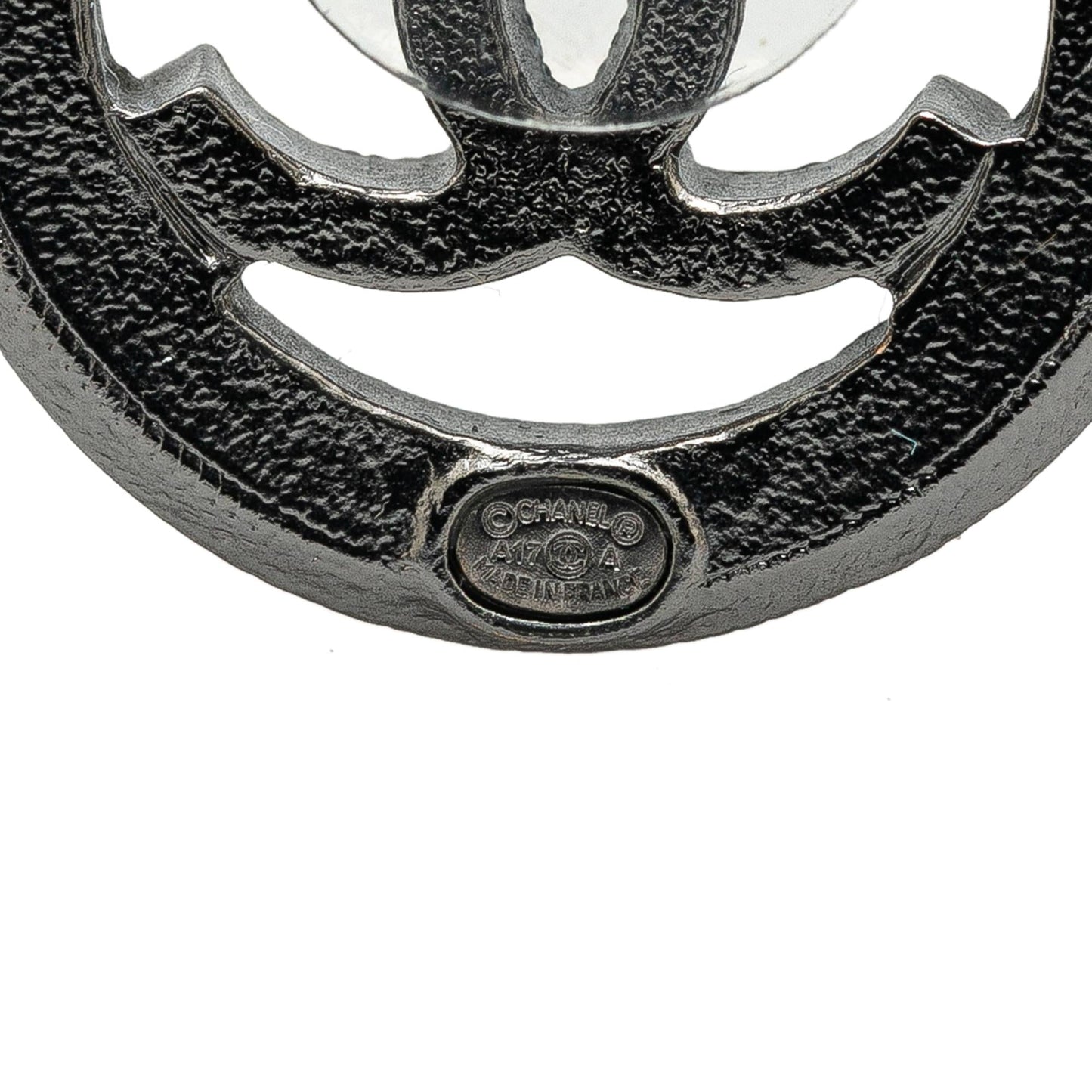 Chanel Ruthenium Pearl CC Round Push Back Earrings (SHG-Y0WMQt)