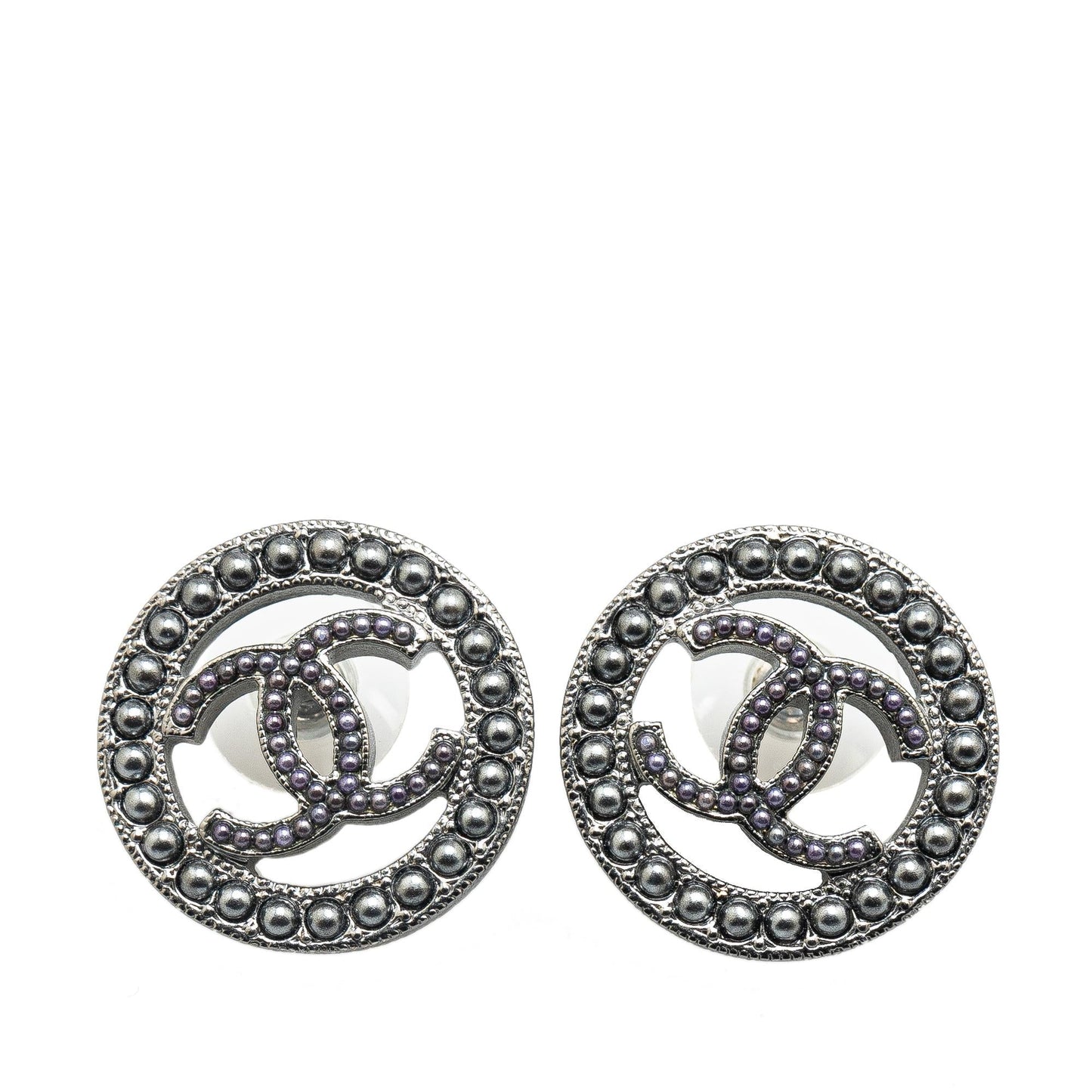 Chanel Ruthenium Pearl CC Round Push Back Earrings (SHG-Y0WMQt)
