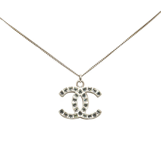 Chanel Silver Plated CC Pendant Necklace (SHG-nUpDpW)