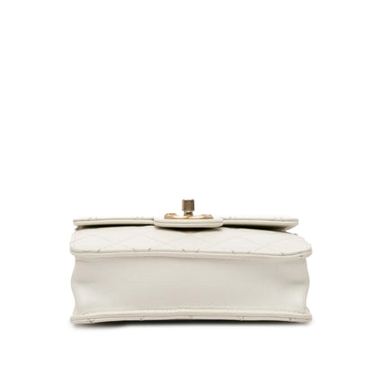 Chanel Small Lambskin Chic Pearls Flap (SHG-dGzanu)