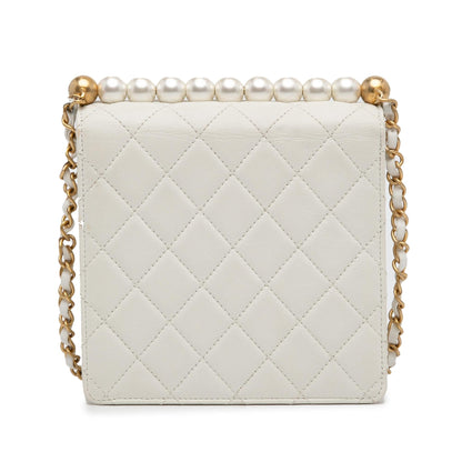 Chanel Small Lambskin Chic Pearls Flap (SHG-xDvuPI)