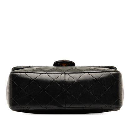 Chanel Square Classic Quilted Lambskin Flap (SHG-UItkKW)