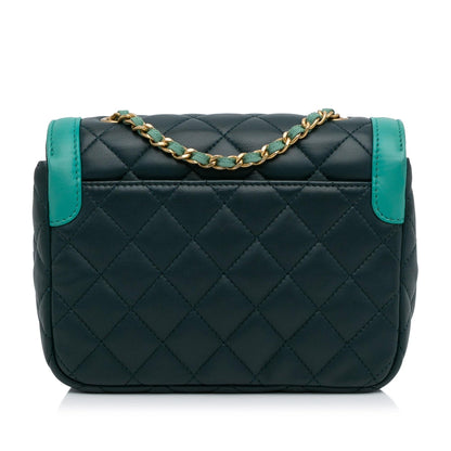 Chanel Two-Tone Day Flap Bag (SHG-Qdyuoq)