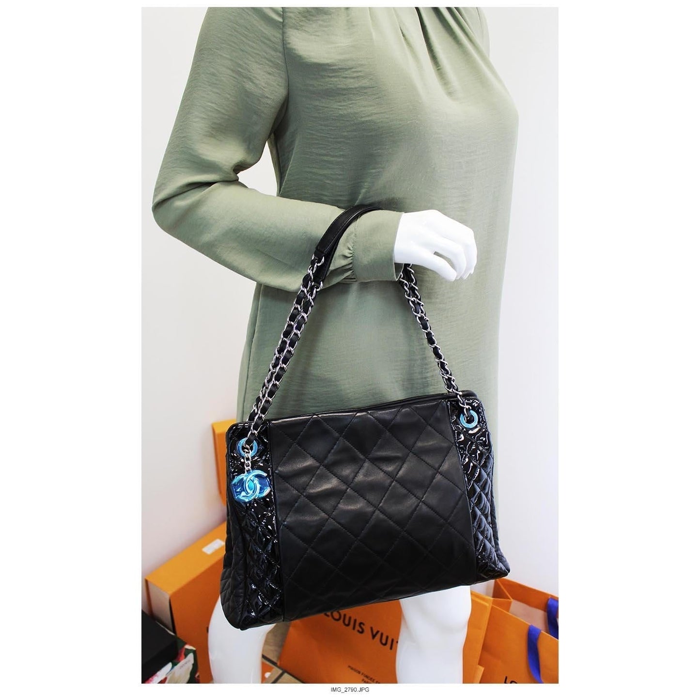 CHANEL CC Charm Quilted Lambskin Patent Leather Tote Bag Black