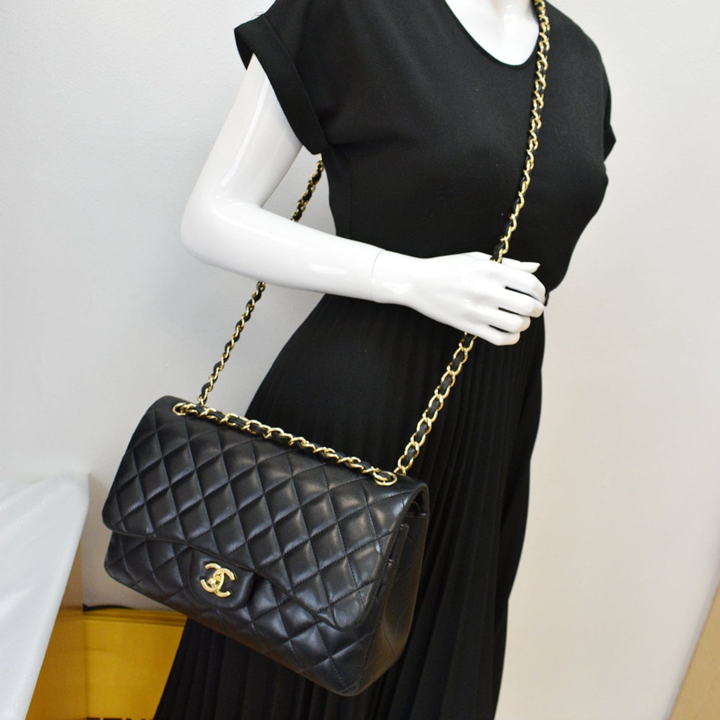 CHANEL Classic Jumbo Double Flap Lambskin Leather Shoulder Bag Black 24752035 - Hot Deals
