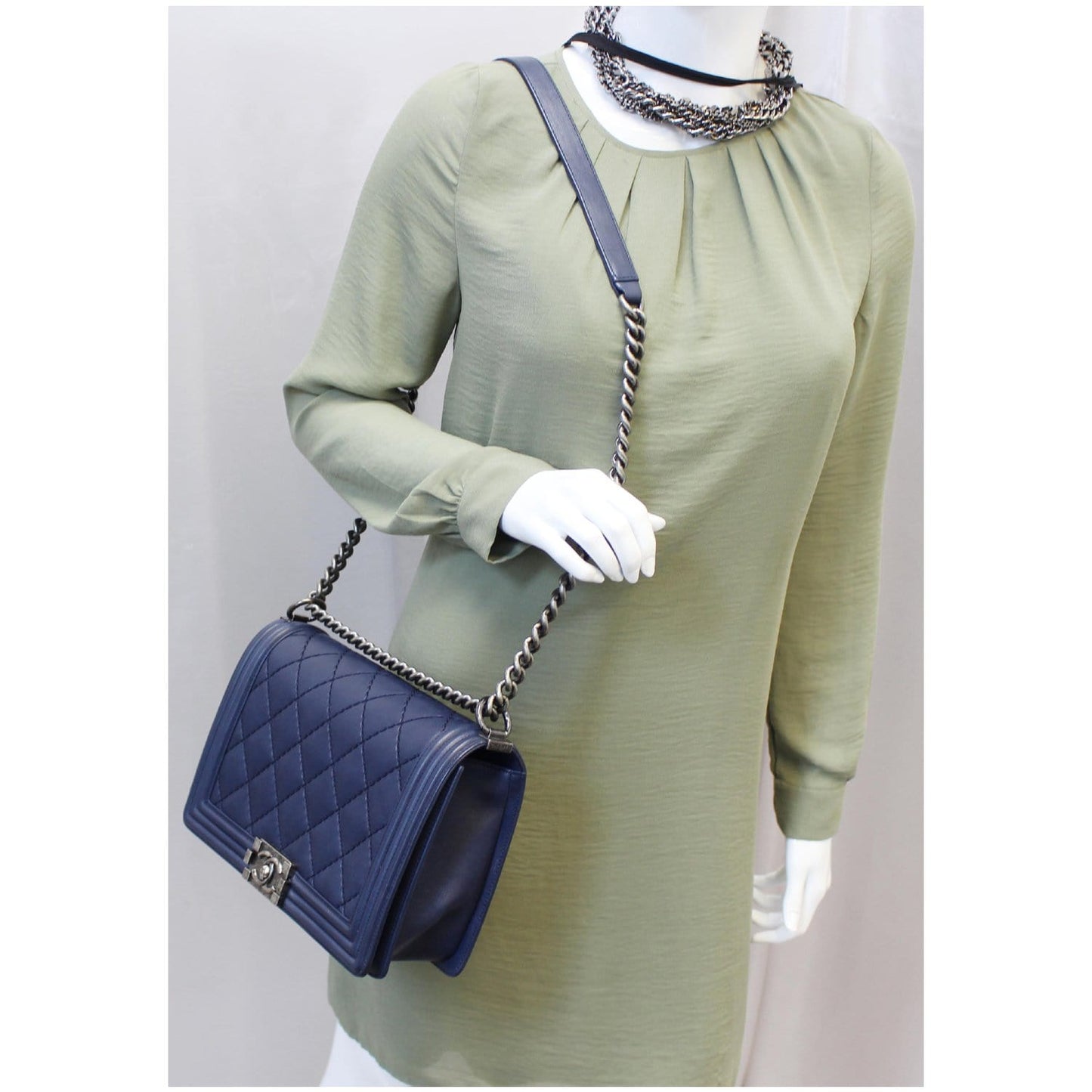 CHANEL New Medium Boy Flap Calfskin Double Stitch Shoulder Bag Navy