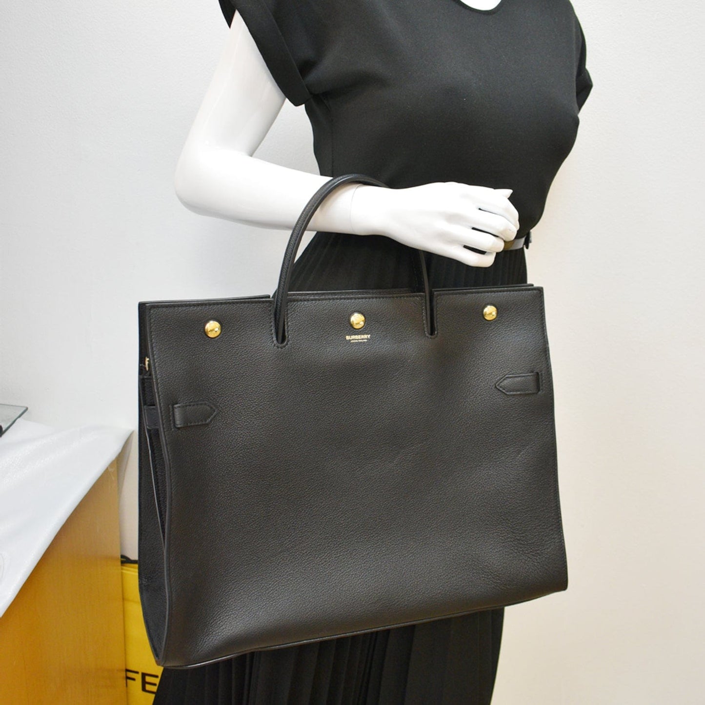 BURBERRY Large Title Leather Tote Bag Black