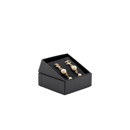 Chanel Chain/Pearl Dropped CC Logo Earrings Gold Tone