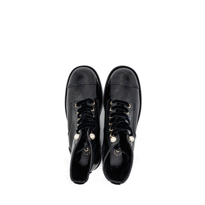 Chanel size 39 lace up boots shiny calfskin black