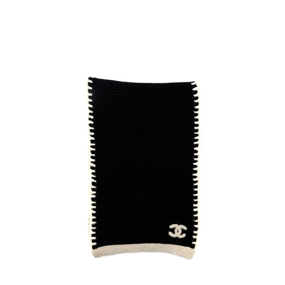 Chanel 23A cashmere scarf black / white