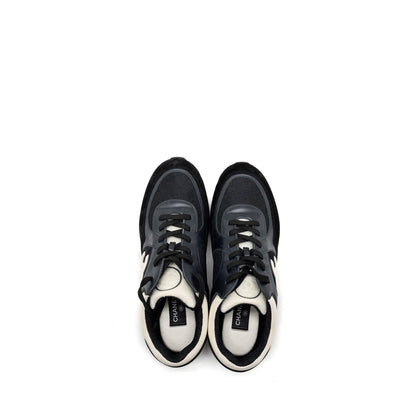 Chanel size 44 CC Logo sneaker suede/ leather black/white