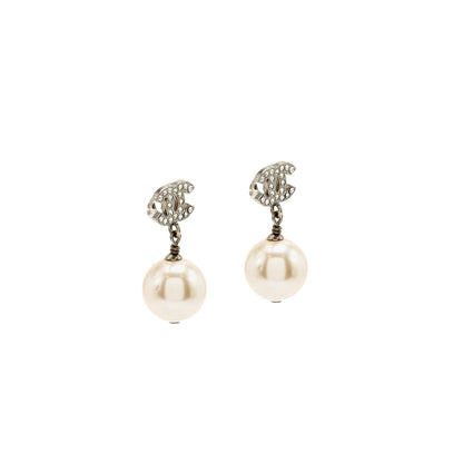 Chanel cc logo with pearl drop earrings silver tone