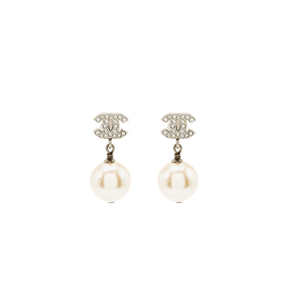 Chanel cc logo with pearl drop earrings silver tone