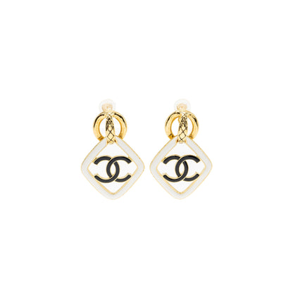 Chanel giant cc logo ear clip enamel black/white gold tone