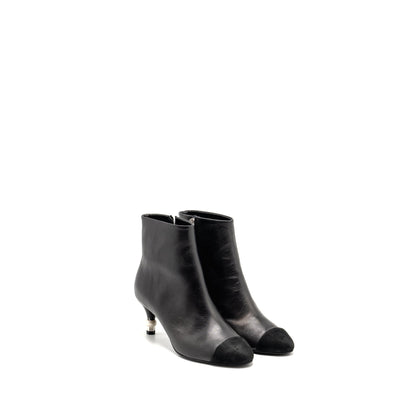 Chanel Size 37 Interlocking Boots Letter/Pearl Leather Black