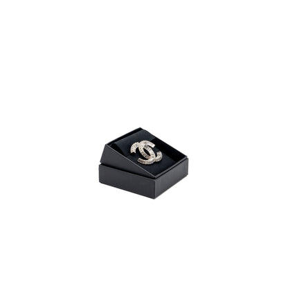 CHANEL CC LOGO BROOCH METAL/STRASS SILVER TONE