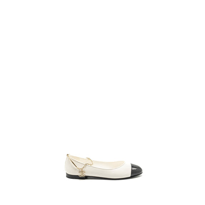 Chanel size 38.5 ballet flats white / black