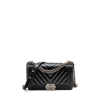 Chanel Chevron Medium Boy bag calfskin black ruthenium SHW