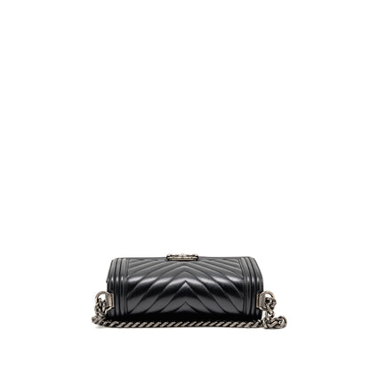 Chanel Chevron Medium Boy bag calfskin black ruthenium SHW
