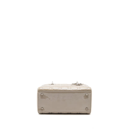 Dior medium lady dior patent light grey
