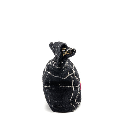 Chanel Medium 22 Bag Quilted Tweed Black / Multicolour GHW (Microchip)