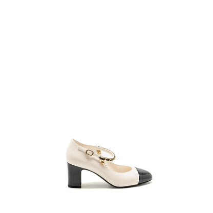 Chanel size 37C Mary Janes heel pumps lambskin / patent leather white/ black
