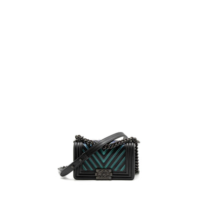 Chanel Small Boy Bag Chevron Calfskin Black/Iridescent Blue Black Hardware