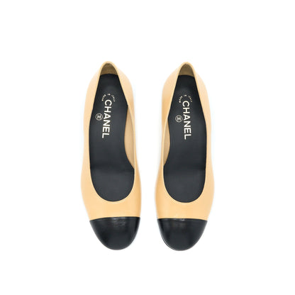 Chanel Size 38 CC Logo With Pearl Flats Beige / Black