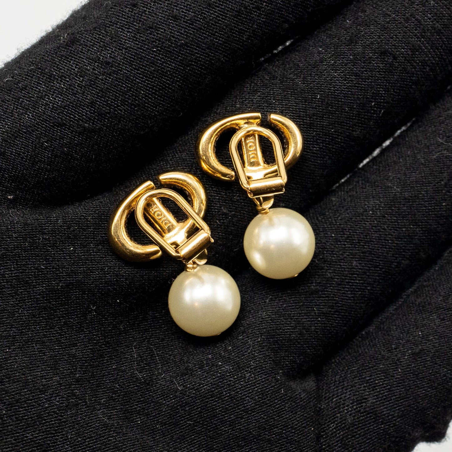 Dior Pearl/ dropped ear clips gold tone (sell in a set)