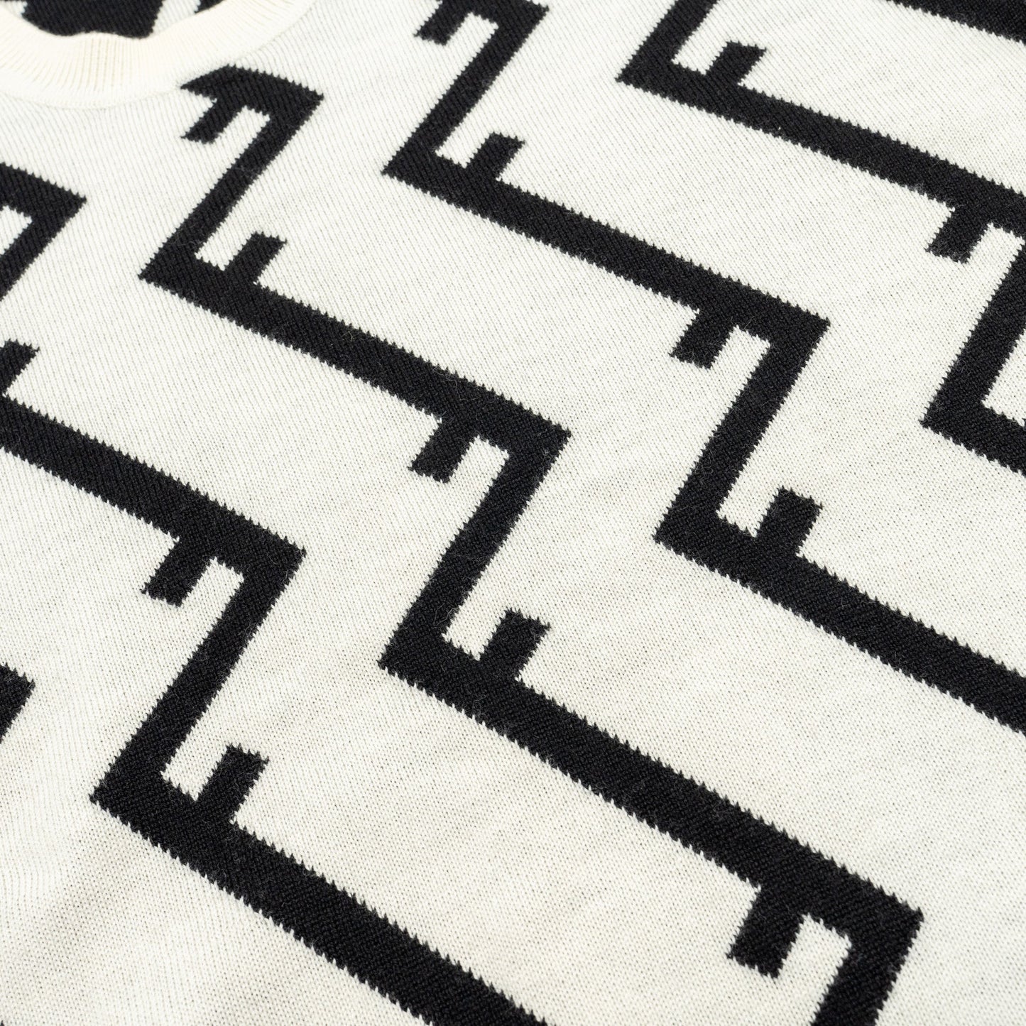Fendi Size 48 Geometric Sweater Wool White/Black