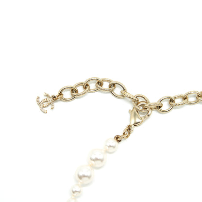 CHANEL CC LOGO PEARL NECKLACE GHW