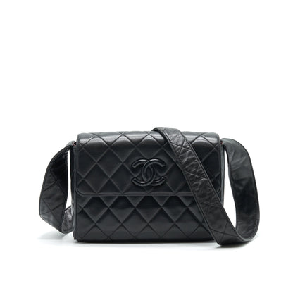 Chanel Vintage CC Logo Flap Bag trap So black