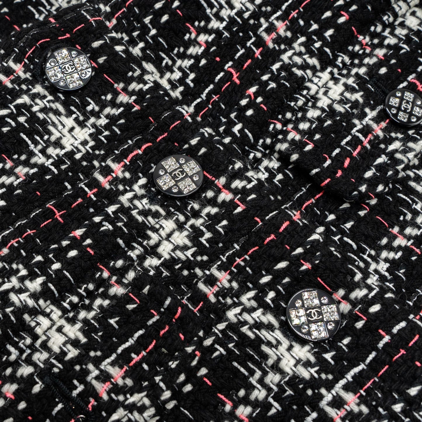 Chanel size 34 21K Tweed Jacket multicolour black / white/ pink