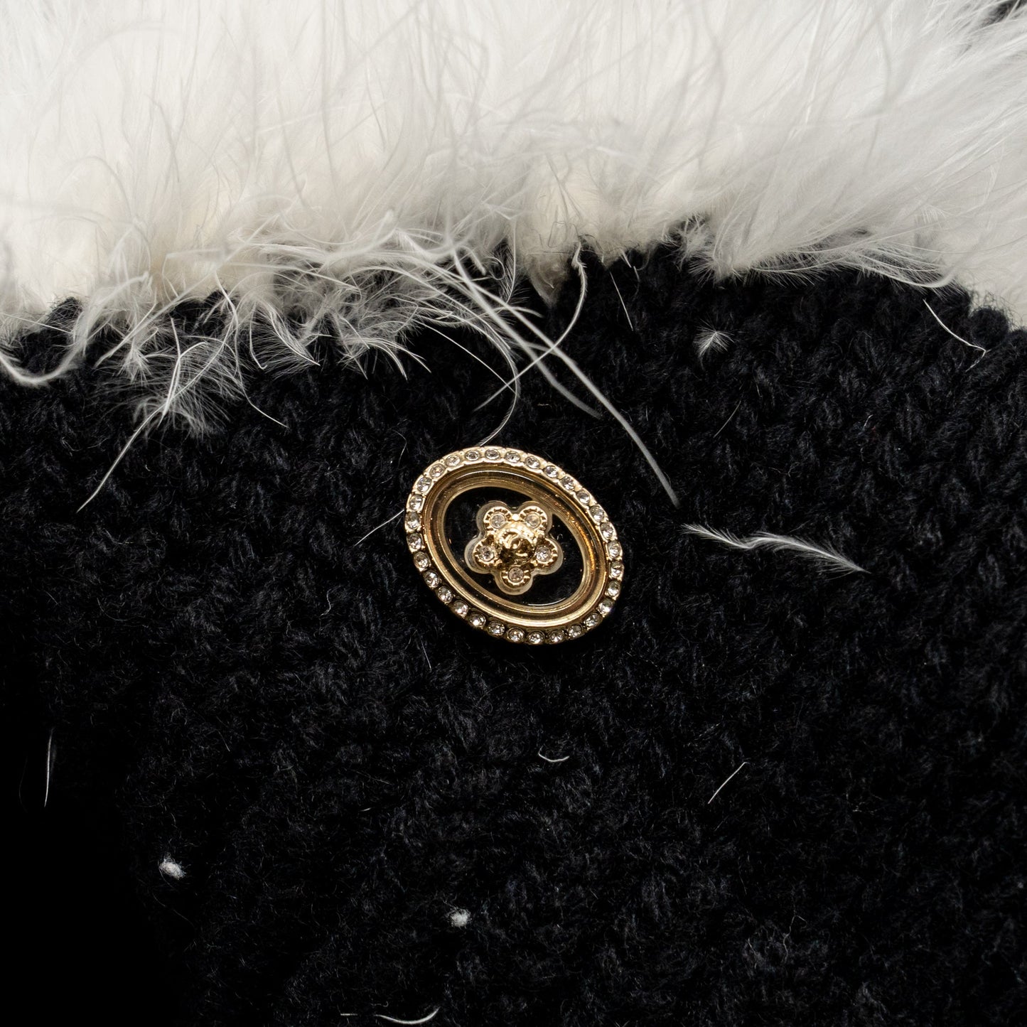 Chanel Size 36 23K pullover cashmere black / white