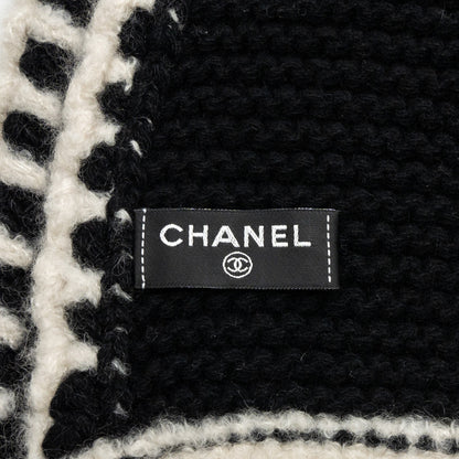 Chanel 23A cashmere scarf black / white