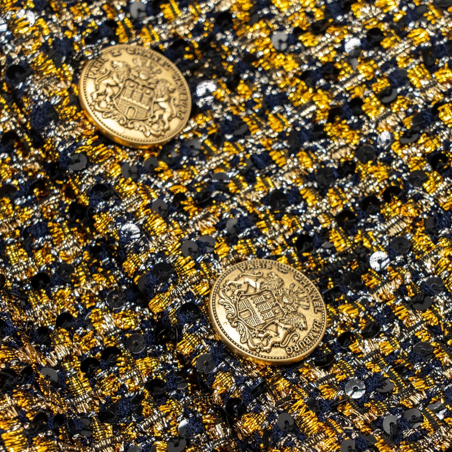 Chanel size 34 18A tweed long skirt gold / black