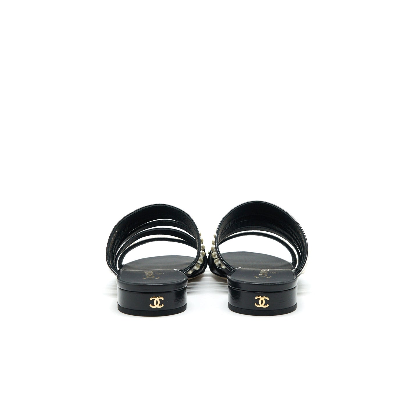 Chanel size37 Leather and pearl sandal black