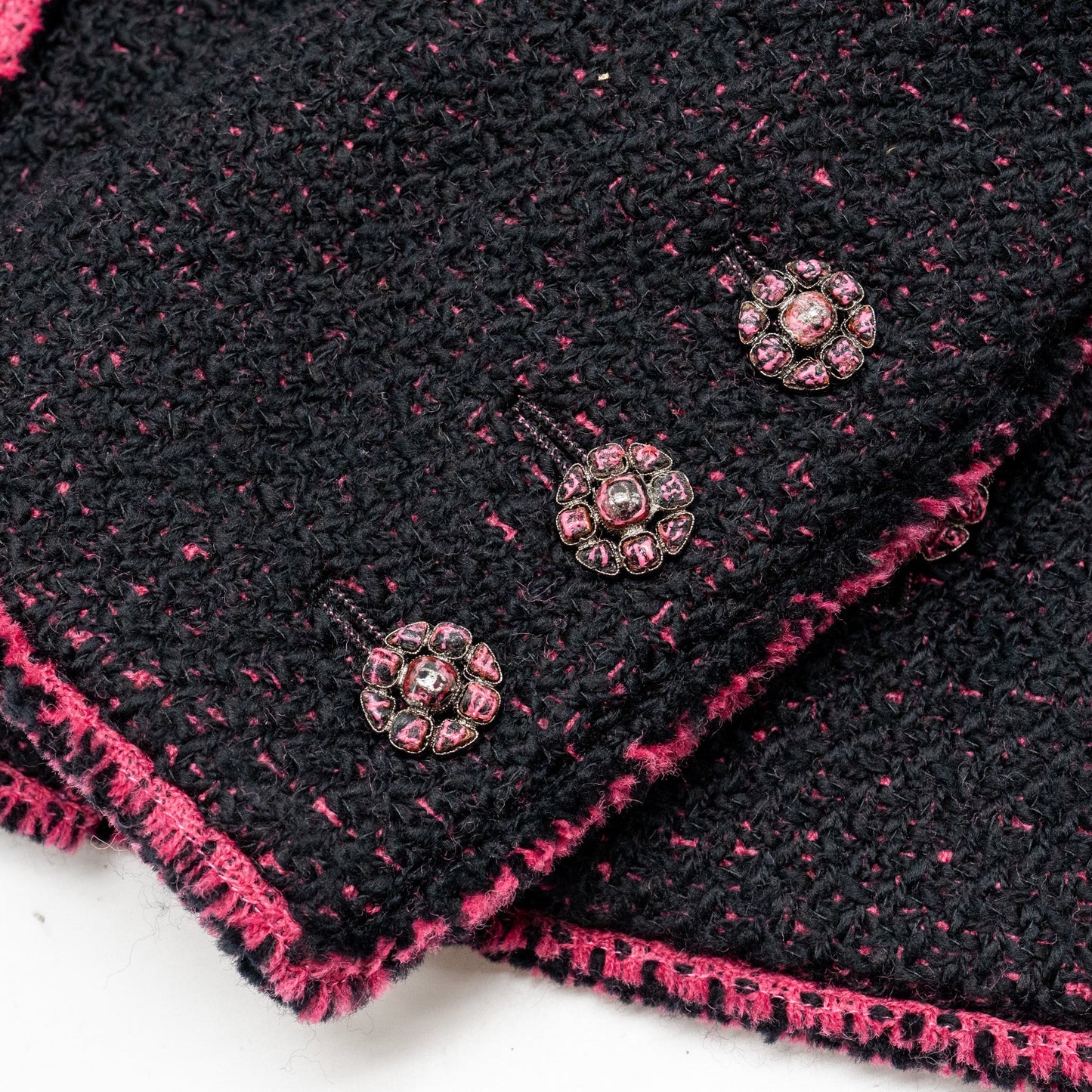 Chanel Size 34 22K Detailed CC Button Jacket Wool/Polyamide Black/Pink
