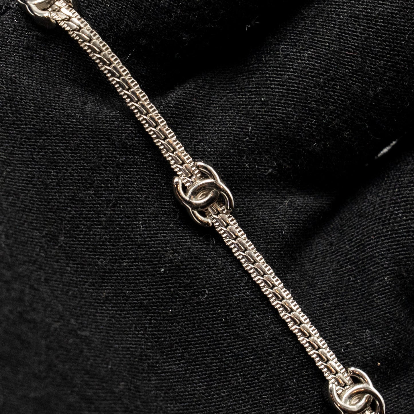 Chanel Mini CC logo 7 motif necklace silver tone