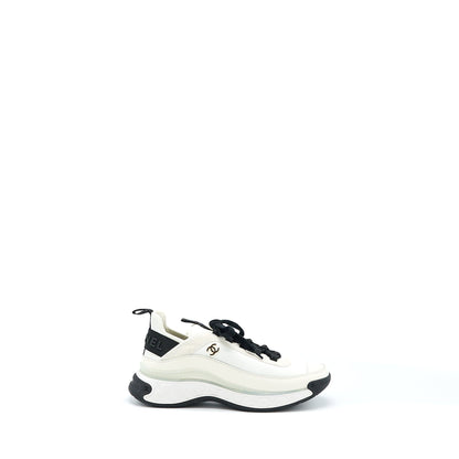Chanel Size 41 Sport Trail Sneaker Suede/Calfskin White/Black GHW