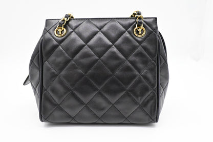 Chanel Shoulder Bag in Black MattelassÃ© Leather