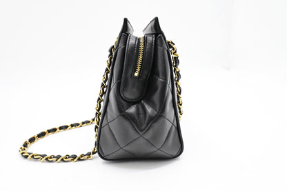Chanel Shoulder Bag in Black MattelassÃ© Leather