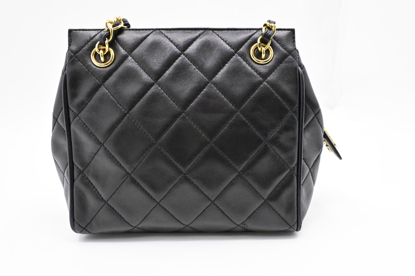 Chanel Shoulder Bag in Black MattelassÃ© Leather