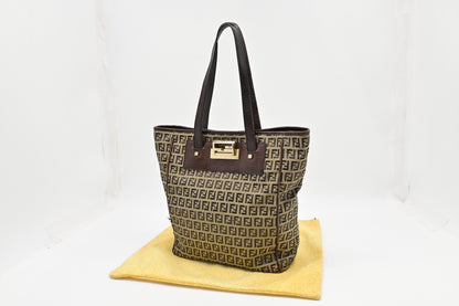 Fendi Shoulder Bag in Zucchino Canvas