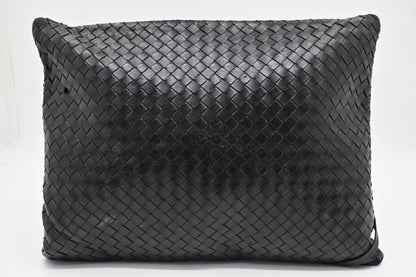 Bottega Veneta Pouch in Black Intrecciato Leather